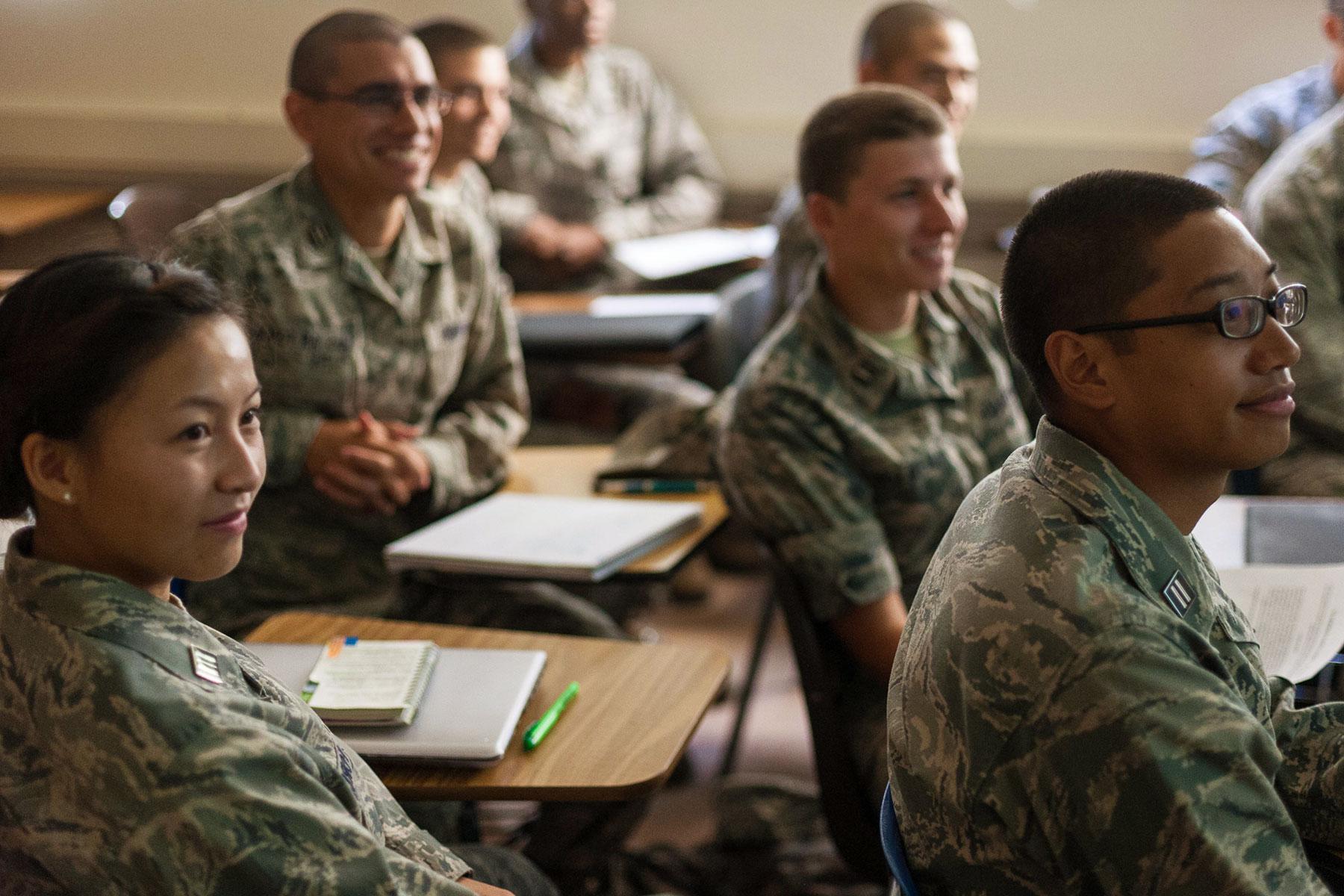 Military and Veteran students in the classroom.